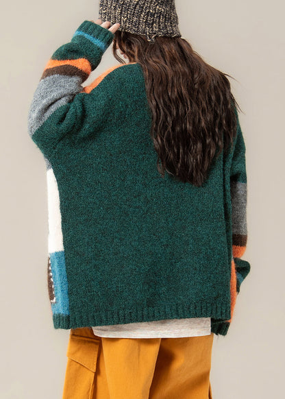 Einzigartiger grüner Strickmantel mit geometrischem Knopf-Patchwork-Design für den Frühling