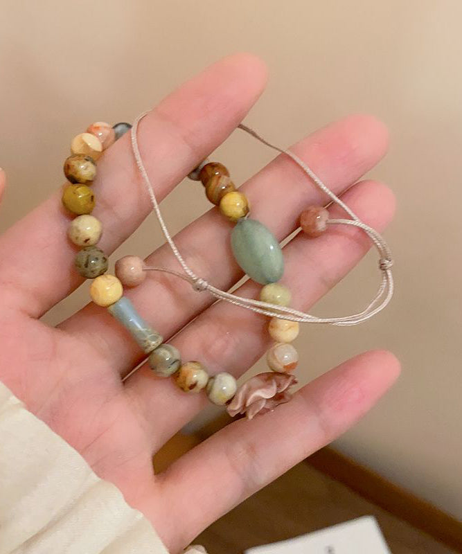 Einzigartiges, handgestricktes, zweiteiliges Armbandset mit Rosenperlen und Edelsteinen