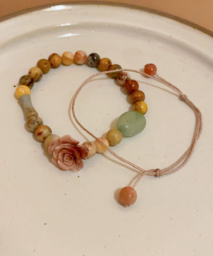 Einzigartiges, handgestricktes, zweiteiliges Armbandset mit Rosenperlen und Edelsteinen