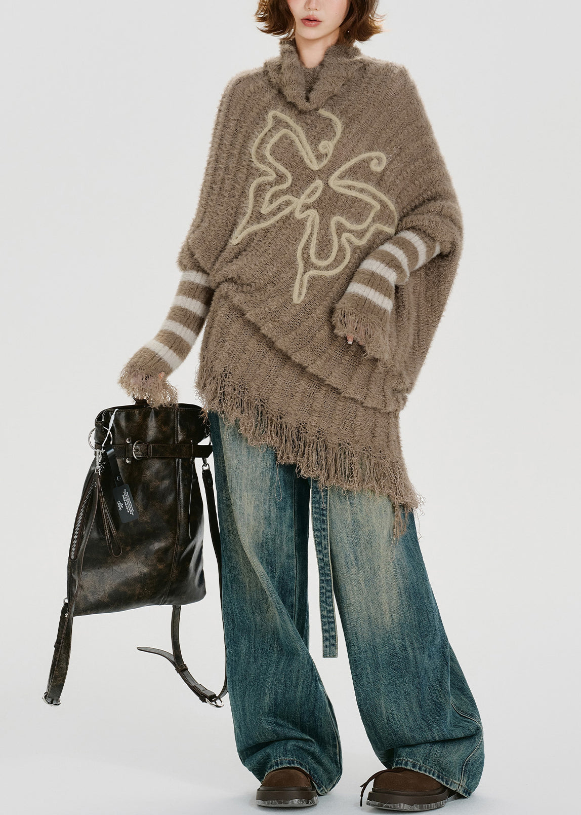 Einzigartiges khakifarbenes Stricktop mit Rollkragen, Quasten und Fledermausärmeln