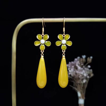 Pendientes únicos de gota de agua con esmalte de jade y oro antiguo de color verde claro