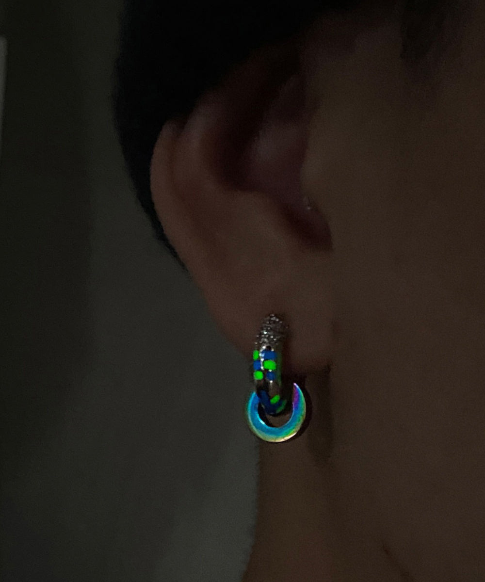 Pendientes de aro asimétricos noctilucentes de aleación arcoíris únicos