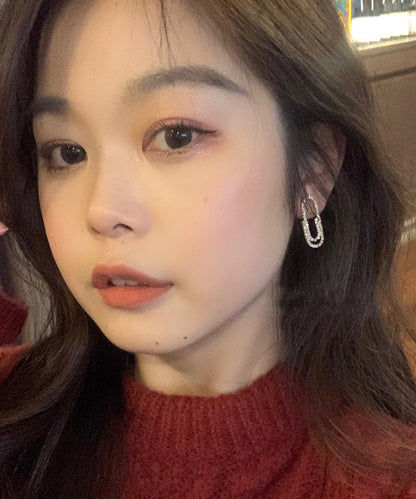 Einzigartige Ohrstecker aus Seidenlegierung mit Zirkonia