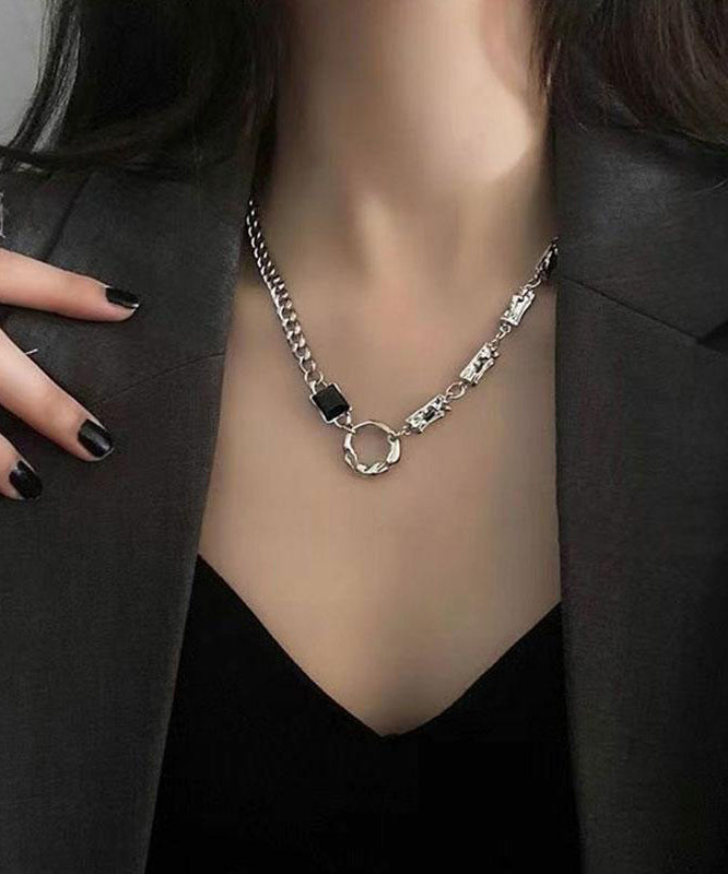 Collar de lazo asimétrico con obsidiana y seda en plata de ley
