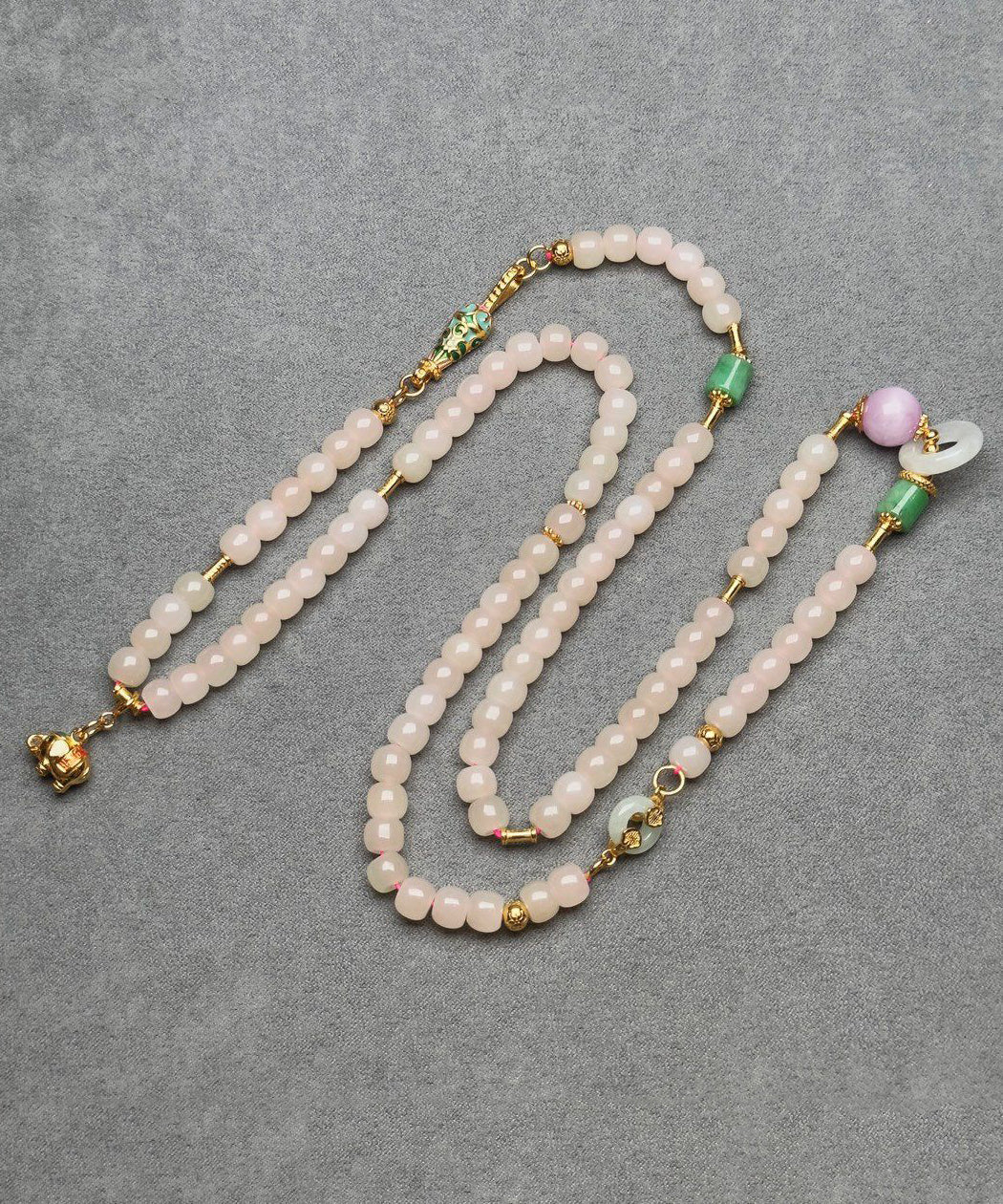 Collar con colgante único de cuentas de esmalte cloisonné con perla dorada blanca