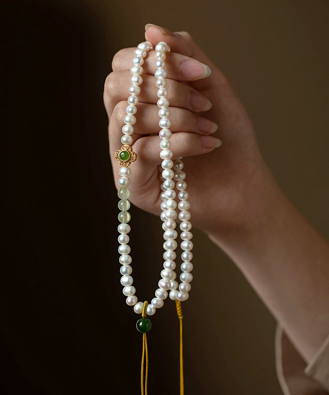 Collar con colgante único de cera de abejas, jade, perla blanca y piedra de uva