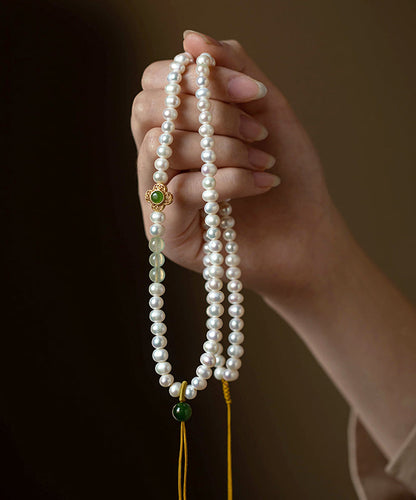 Collar con colgante único de cera de abejas, jade, perla blanca y piedra de uva