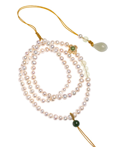 Collar con colgante único de cera de abejas, jade, perla blanca y piedra de uva