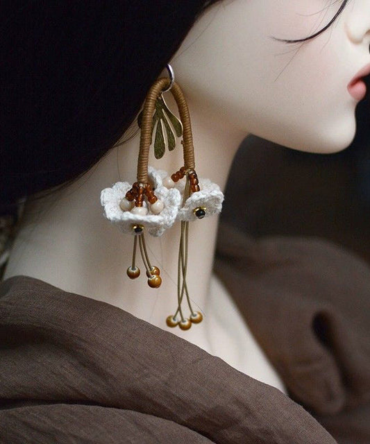 Pendientes únicos de acero inoxidable blanco con borlas florales