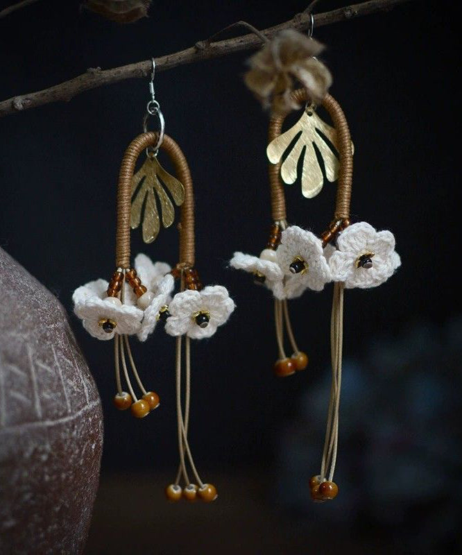 Pendientes únicos de acero inoxidable blanco con borlas florales