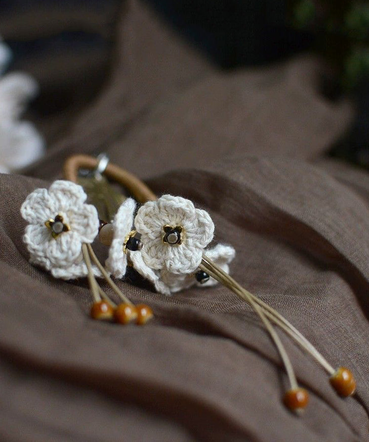 Pendientes únicos de acero inoxidable blanco con borlas florales