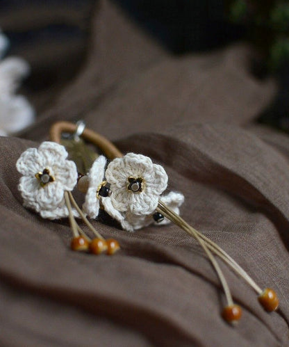 Pendientes únicos de acero inoxidable blanco con borlas florales