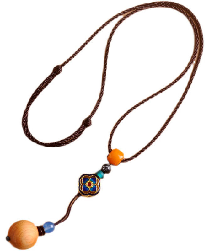 Einzigartige Halskette mit Kleeblatt-Anhänger aus gelbem Cloisonné-Emaille und Bienenwachs-Chalcedon