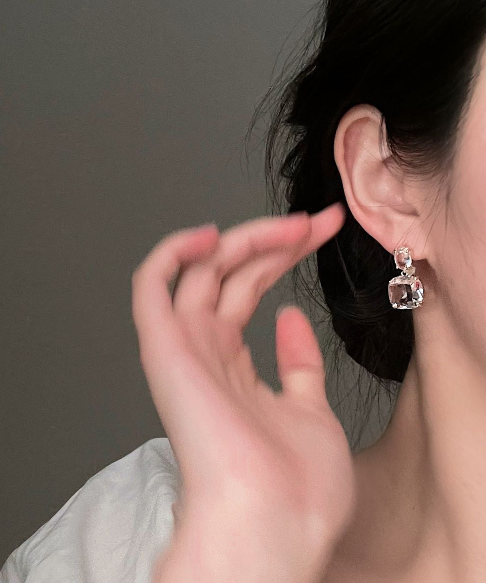 Einzigartige Ohrstecker aus transparenter Legierung mit quadratischen Kristallen