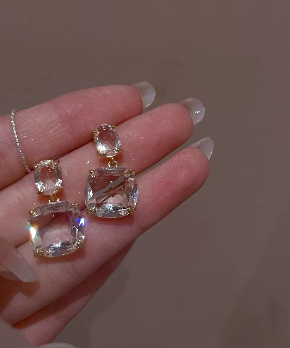 Einzigartige Ohrstecker aus transparenter Legierung mit quadratischen Kristallen