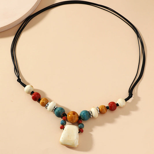 Collar vintage con colgante de cuentas de cerámica tejidas a mano con color albaricoque