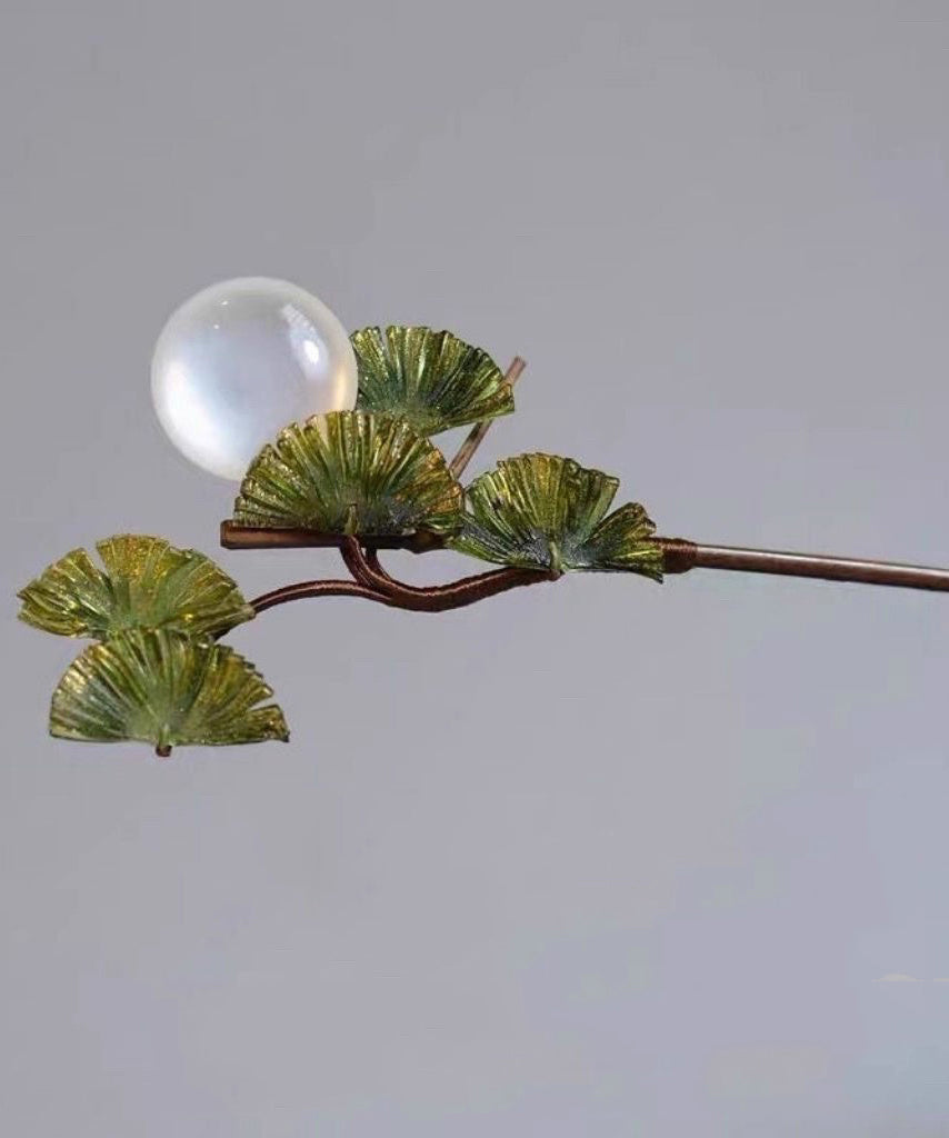 Vintage brauner Holzfächer mit transparenten Perlen und Haarnadel