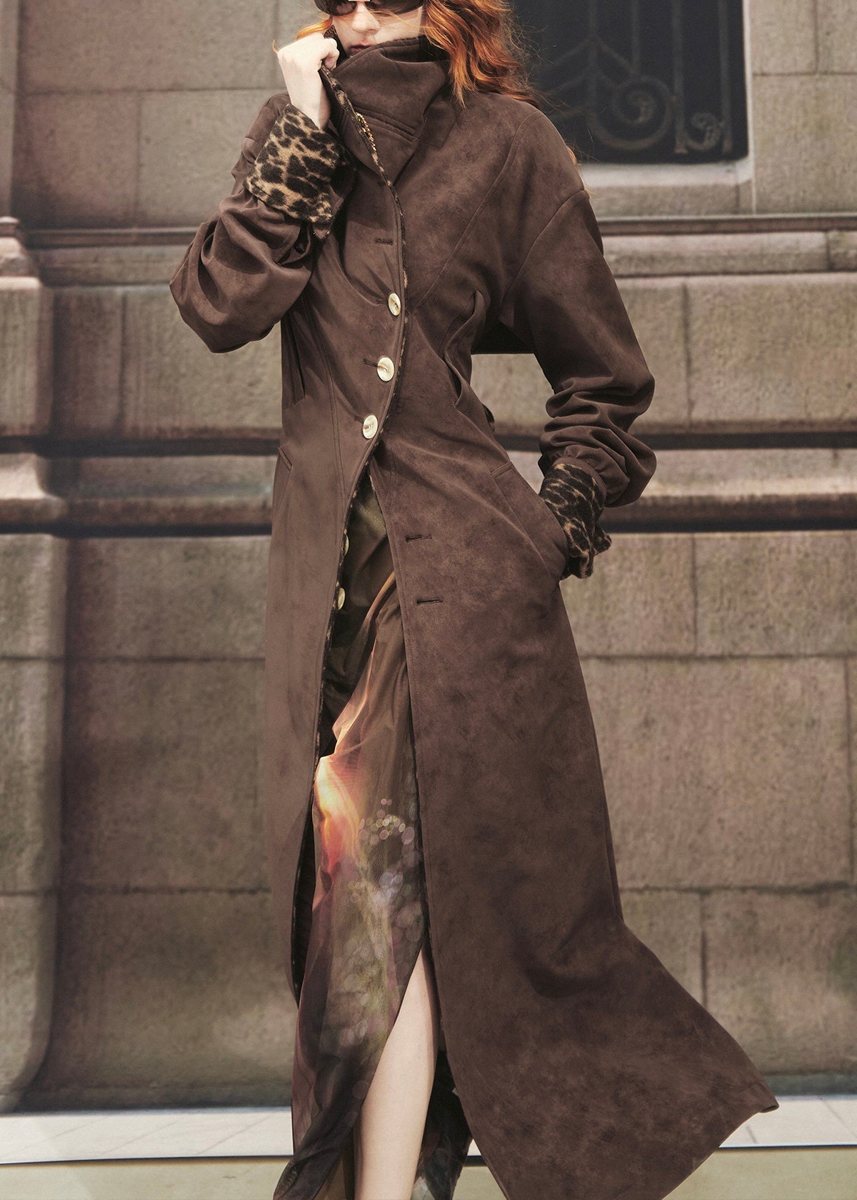 Vintage Schokoladenbrauner Leopardenmuster-Trenchcoat mit Bindegürtel aus Wildlederimitat, lang, Winter