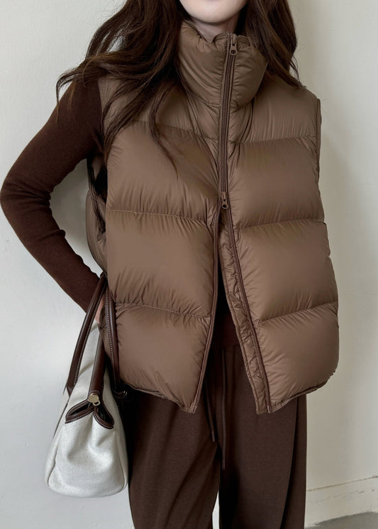 Chaleco vintage de plumón de pato con cuello alto y cremallera, sin mangas, color café