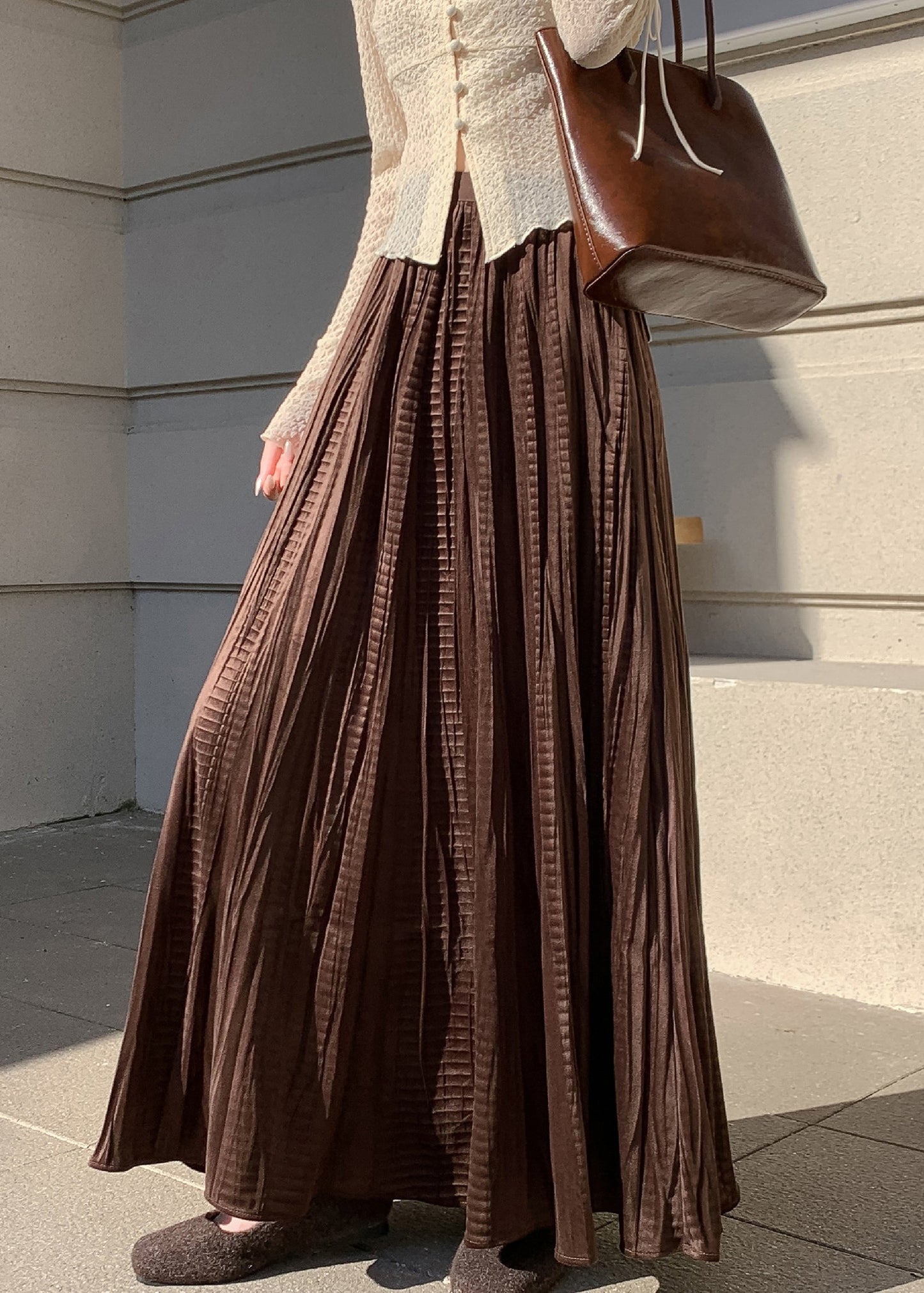 Vintage-Kaffee-farbener, knitteriger Seidensamtrock mit elastischem Bund für den Winter