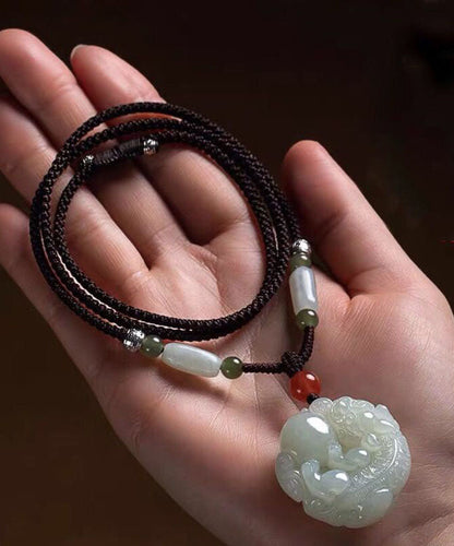 Vintage Cyan Jade Eine mythische Wildtier-Anhänger-Halskette