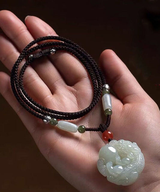 Vintage Cyan Jade Eine mythische Wildtier-Anhänger-Halskette