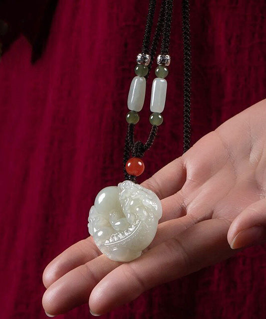 Vintage Cyan Jade Eine mythische Wildtier-Anhänger-Halskette