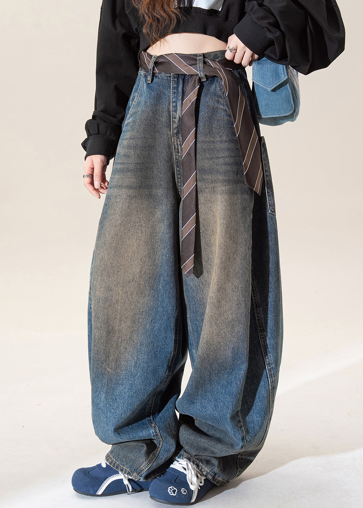 Vaqueros vintage azul oscuro de cintura alta con bolsillos y pierna ancha para primavera