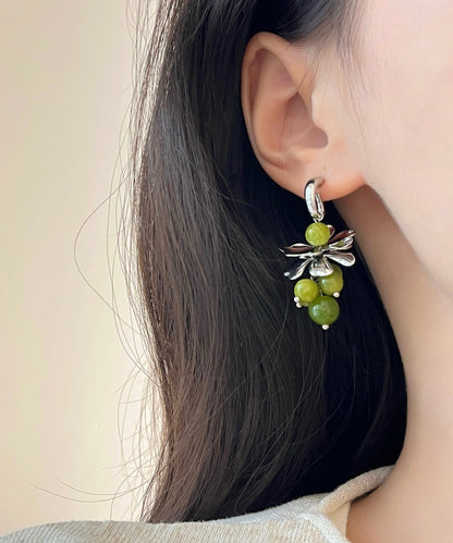 Pendientes vintage de cobre verde dorado con gemas y uva