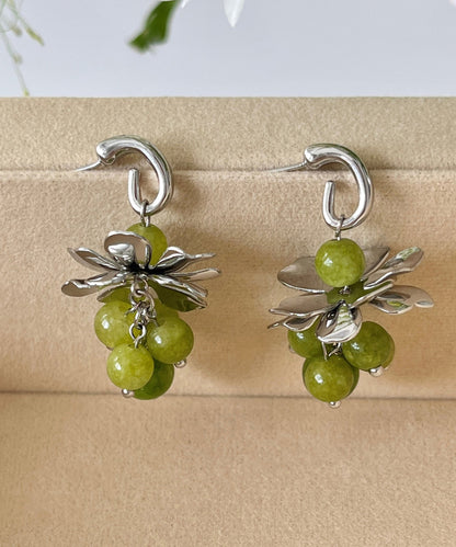 Pendientes vintage de cobre verde dorado con gemas y uva