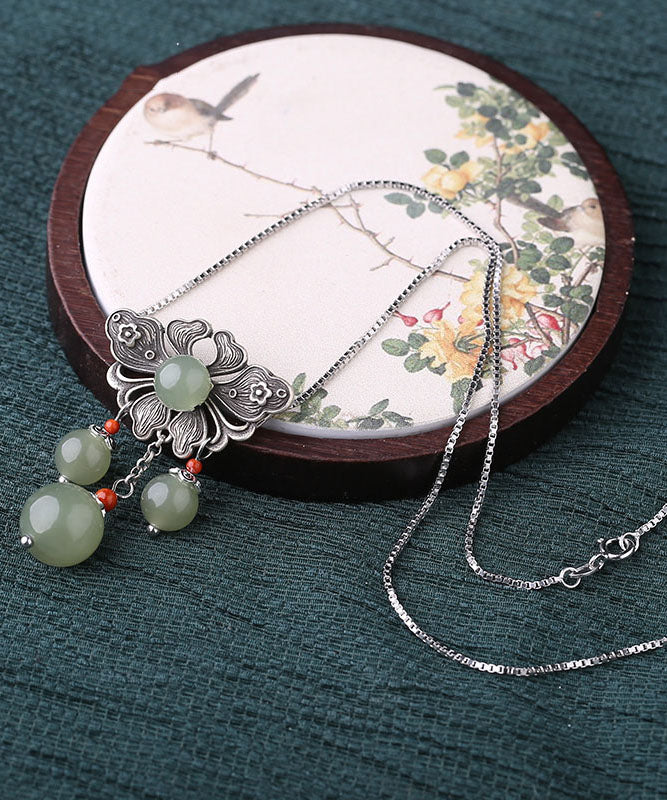 Collar vintage con colgante floral de jade en plata de ley verde