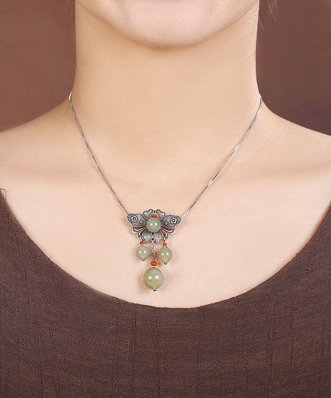 Collar vintage con colgante floral de jade en plata de ley verde