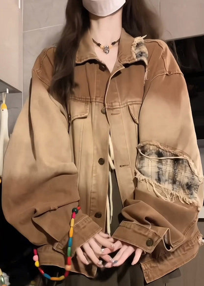 Abrigo vaquero vintage color caqui con cuello Peter Pan, bolsillos, parches y mangas farol