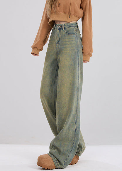 Vintage-Jeans mit nostalgischem Charme, blauen Taschen, hohem Bund und warmem Fleece – ideal für den Frühling