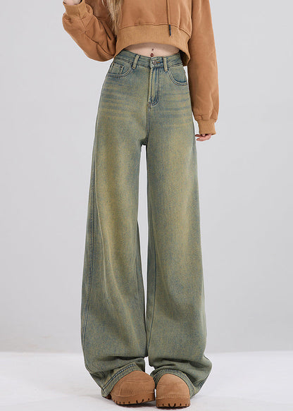 Vintage-Jeans mit nostalgischem Charme, blauen Taschen, hohem Bund und warmem Fleece – ideal für den Frühling