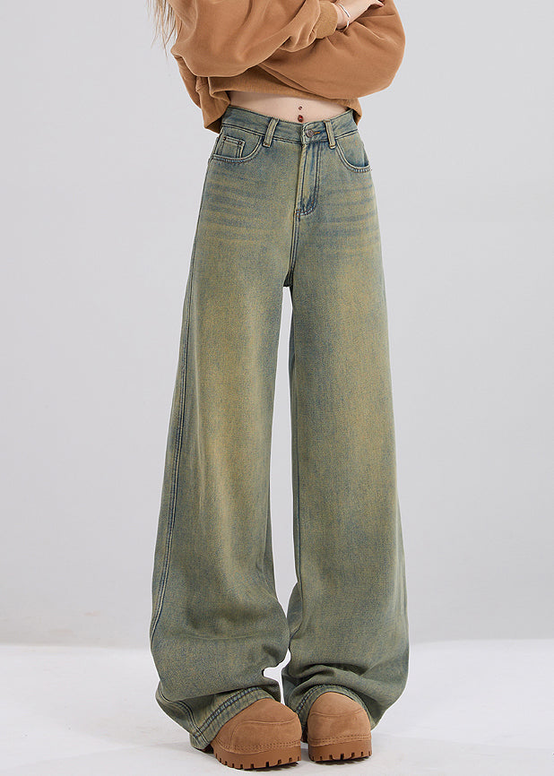 Vintage-Jeans mit nostalgischem Charme, blauen Taschen, hohem Bund und warmem Fleece – ideal für den Frühling