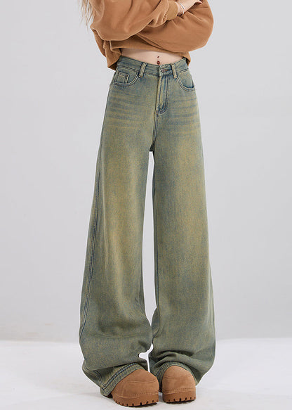 Vintage-Jeans mit nostalgischem Charme, blauen Taschen, hohem Bund und warmem Fleece – ideal für den Frühling