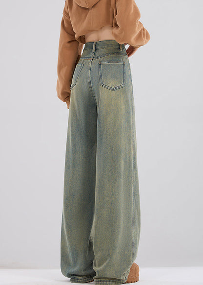 Vintage-Jeans mit nostalgischem Charme, blauen Taschen, hohem Bund und warmem Fleece – ideal für den Frühling