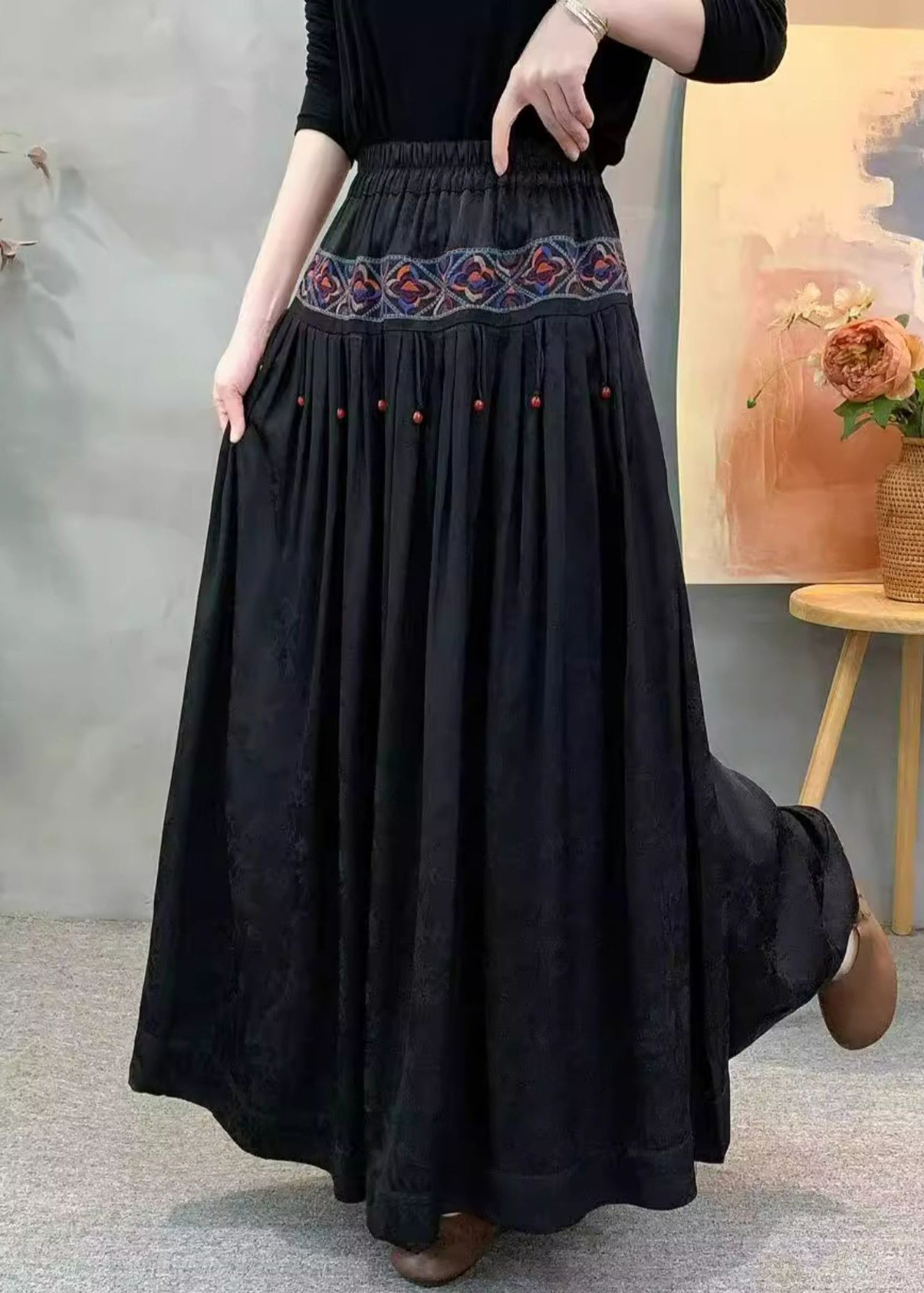 Vintage roter Jacquard-Seidenrock mit Stickerei, Faltenwurf und Taschen, Herbst