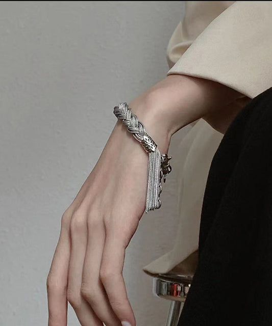 Pulsera vintage de seda tejida a mano con borlas torcidas de masa frita