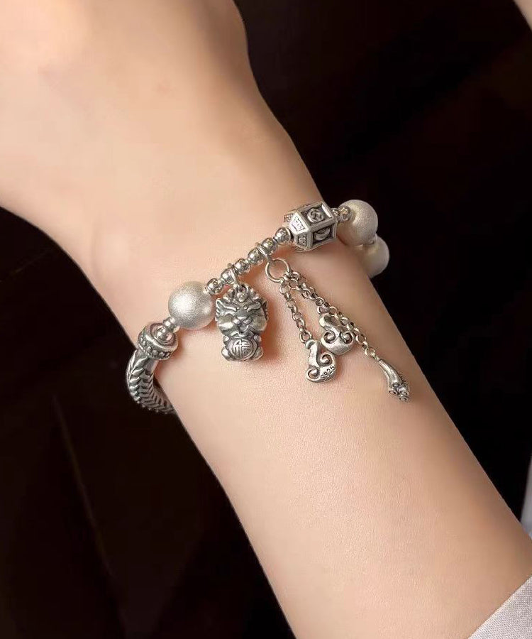 Pulsera vintage de seda con borlas de ágata y plata de ley