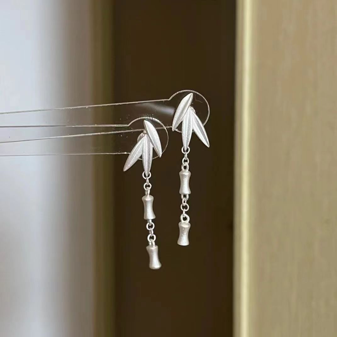 Pendientes colgantes de plata de ley con hojas de bambú y carillón de viento de seda vintage