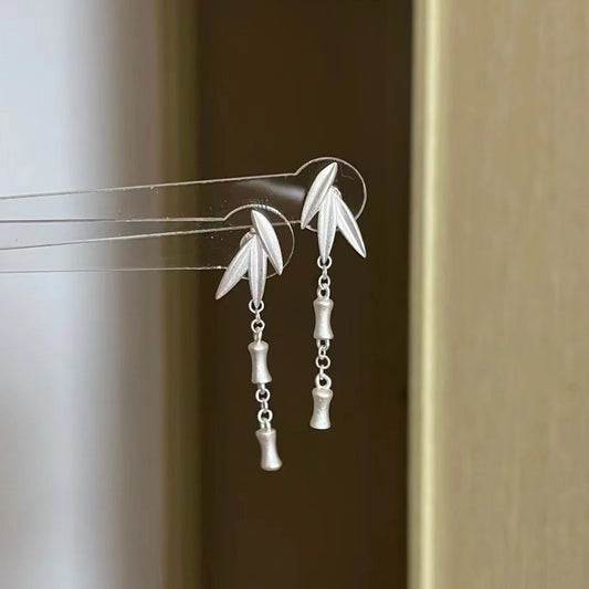 Pendientes colgantes de plata de ley con hojas de bambú y carillón de viento de seda vintage
