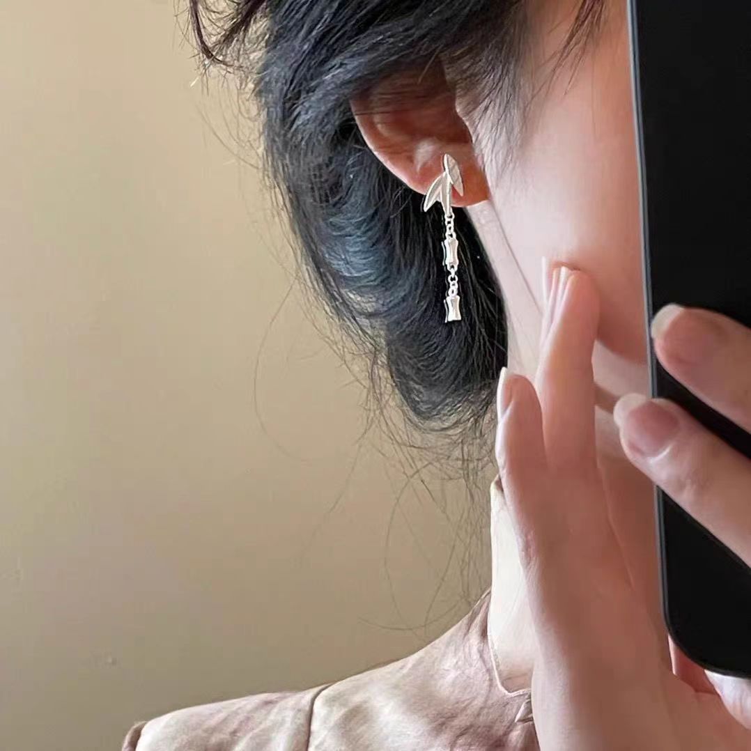 Pendientes colgantes de plata de ley con hojas de bambú y carillón de viento de seda vintage