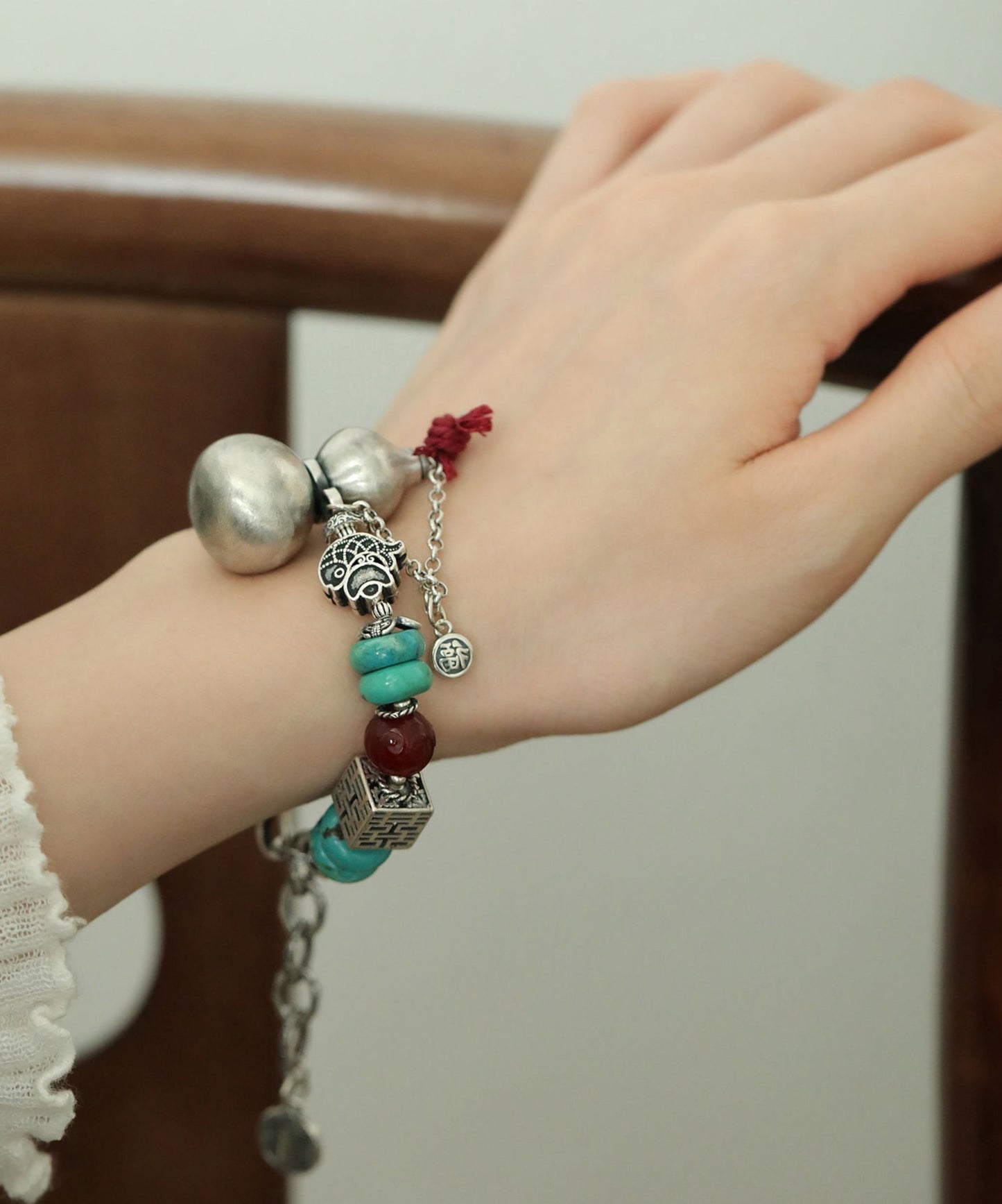 Vintage-Armband aus Seide und Sterlingsilber mit Kalebassen-Türkis-Anhänger