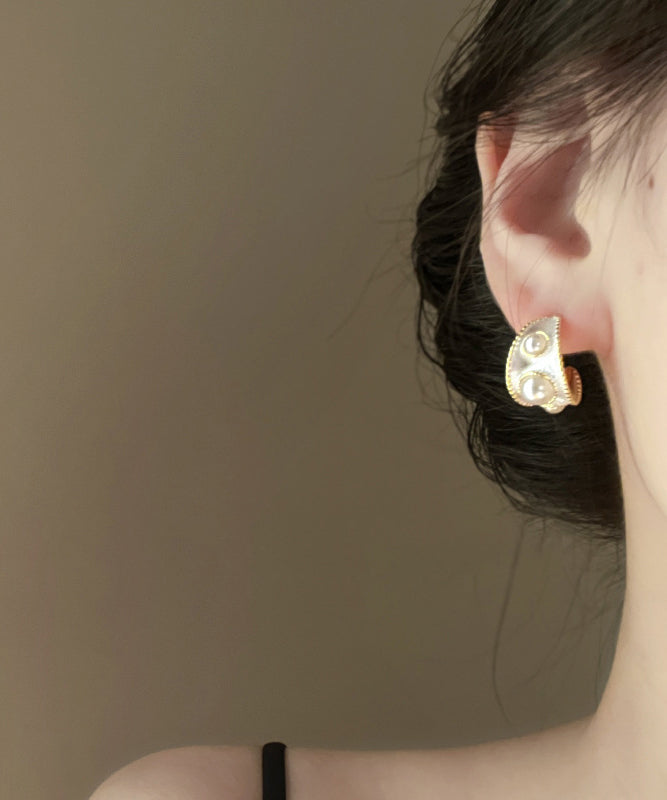 Pendientes de aro vintage en forma de C con perla dorada en plata de ley blanca