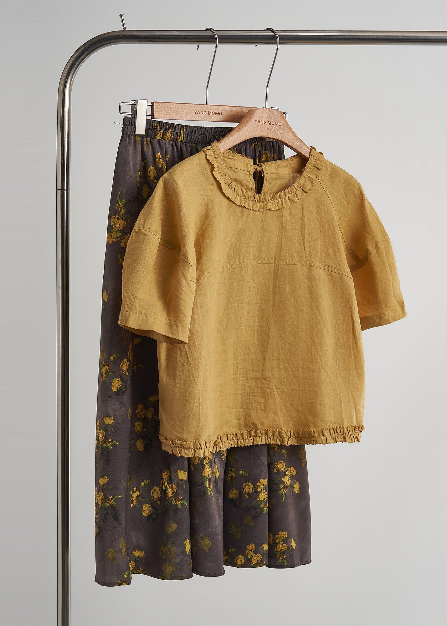 Vintage gelbes, gerüschtes Chiffon-Baumwoll-Zweiteiler-Set mit Print – Sommer