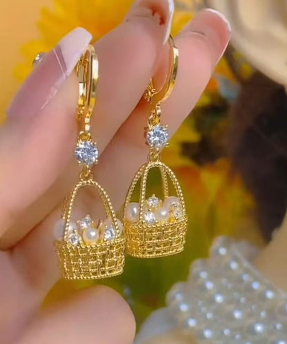 Pendientes colgantes con forma de cesta de flores de circonita y aleación de cobre y oro de Vogue