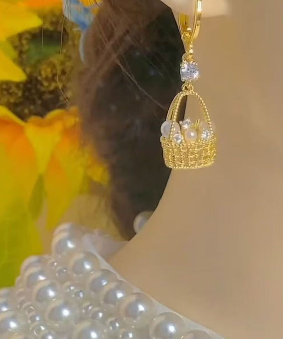 Pendientes colgantes con forma de cesta de flores de circonita y aleación de cobre y oro de Vogue