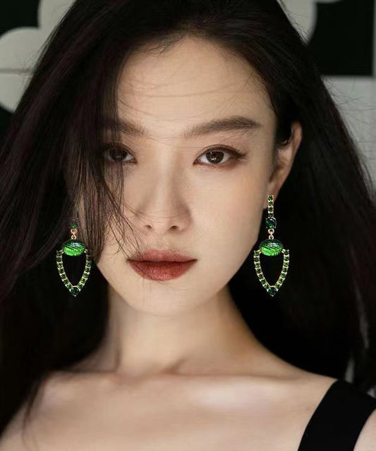 Pendientes colgantes triangulares de aleación verde con esmalte de colores Vogue
